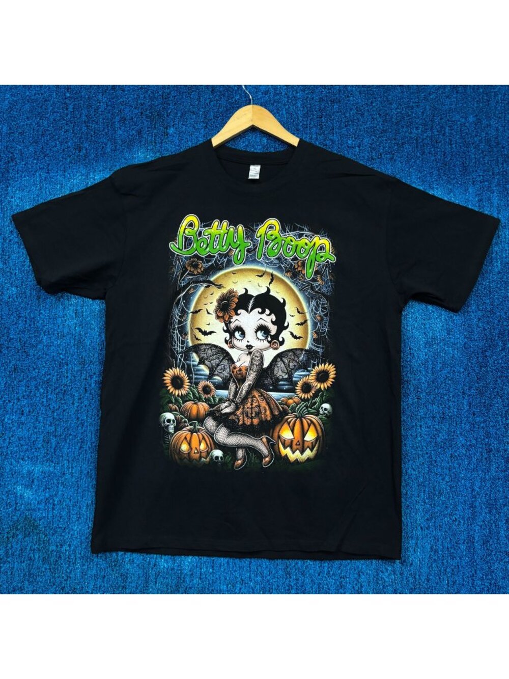 Betty Boop Trick or Treat Spooky Vampire Bat Pin-Up Tee XL